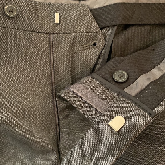 Joseph Abboud Slim Fit Brrr Triple Chill Effect Suit  Pristine Condition - Picture 9 of 10